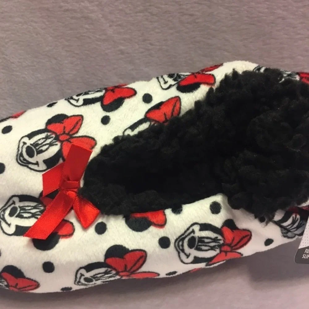 Disney Fuzzy Babba Slipper Socks Childrens M/L White Minnie Mouse NWT Polka Dot